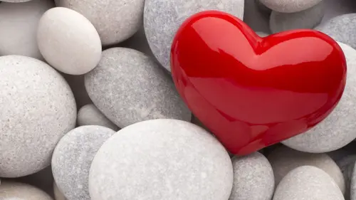 Image "Red heart on the rocks" (2560x1440)