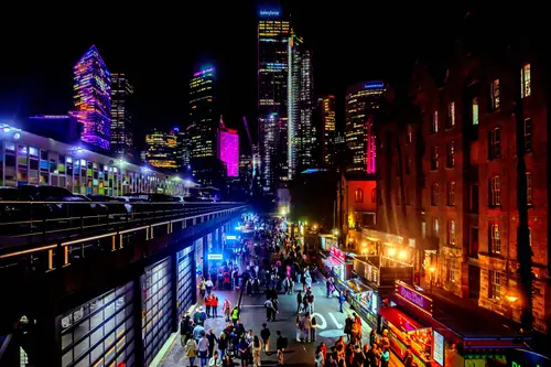 Image "Lively cyberpunk night city" (6720x4480)