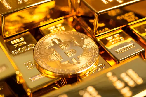 Image "Gold bars and Bitcoin coin" (7360x4912)