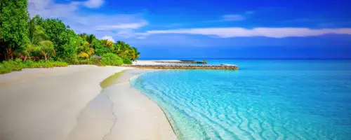 Image "The Blue Lagoon paradise beach in the Maldives" (2500x1000)