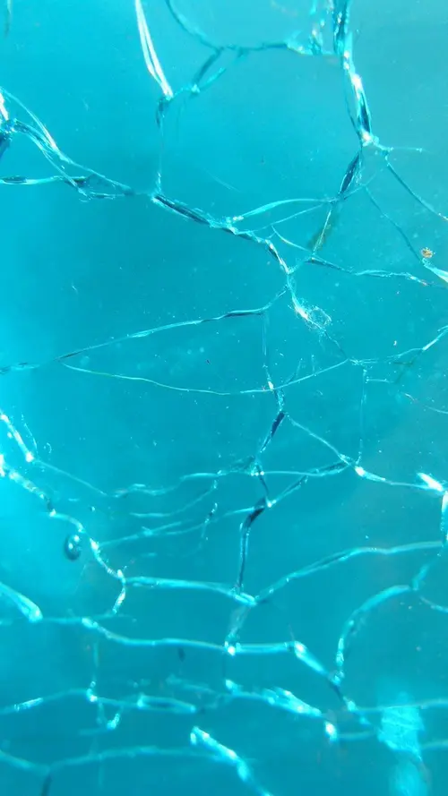 Image "Blue cracked glass" (1080x1920)