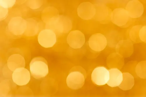 Image "Golden background with bokeh effect" (2743x1829)