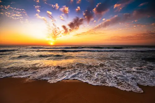 Image "Stunning sunset over the sea on the beach" (2560x1709)