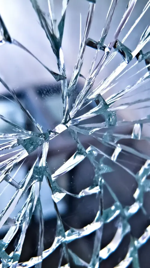 Image "Cracked glass" (1080x1920)