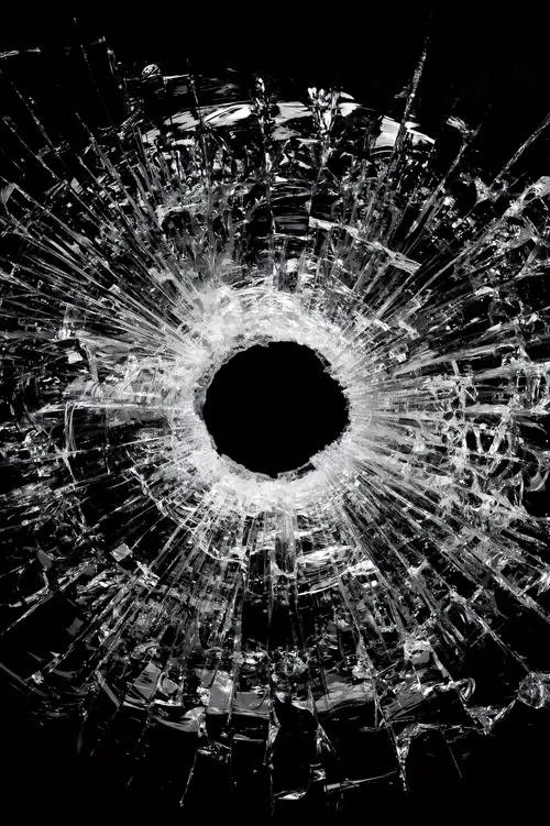 Image "Bullet hole in the glass" (1664x2500)