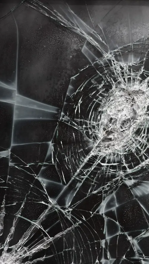 Image "Broken screen glass" (1080x1920)